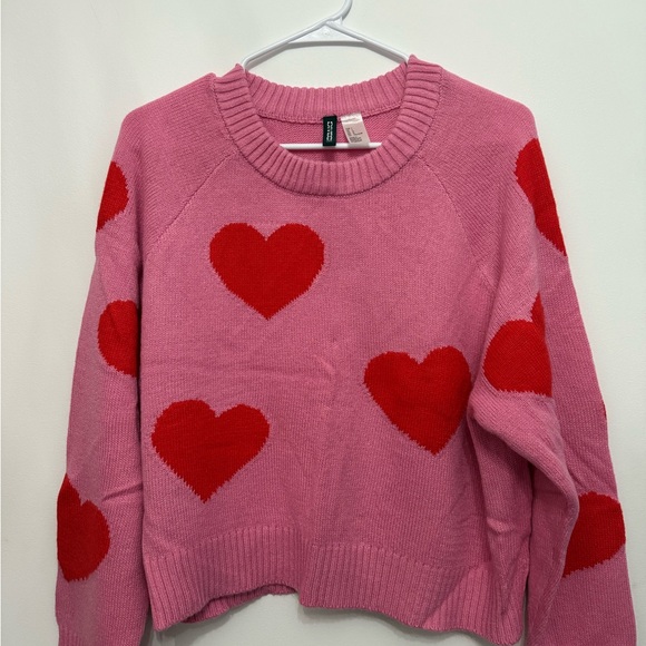 H&M Sweaters - H&M Pink Sweater with Red Hearts